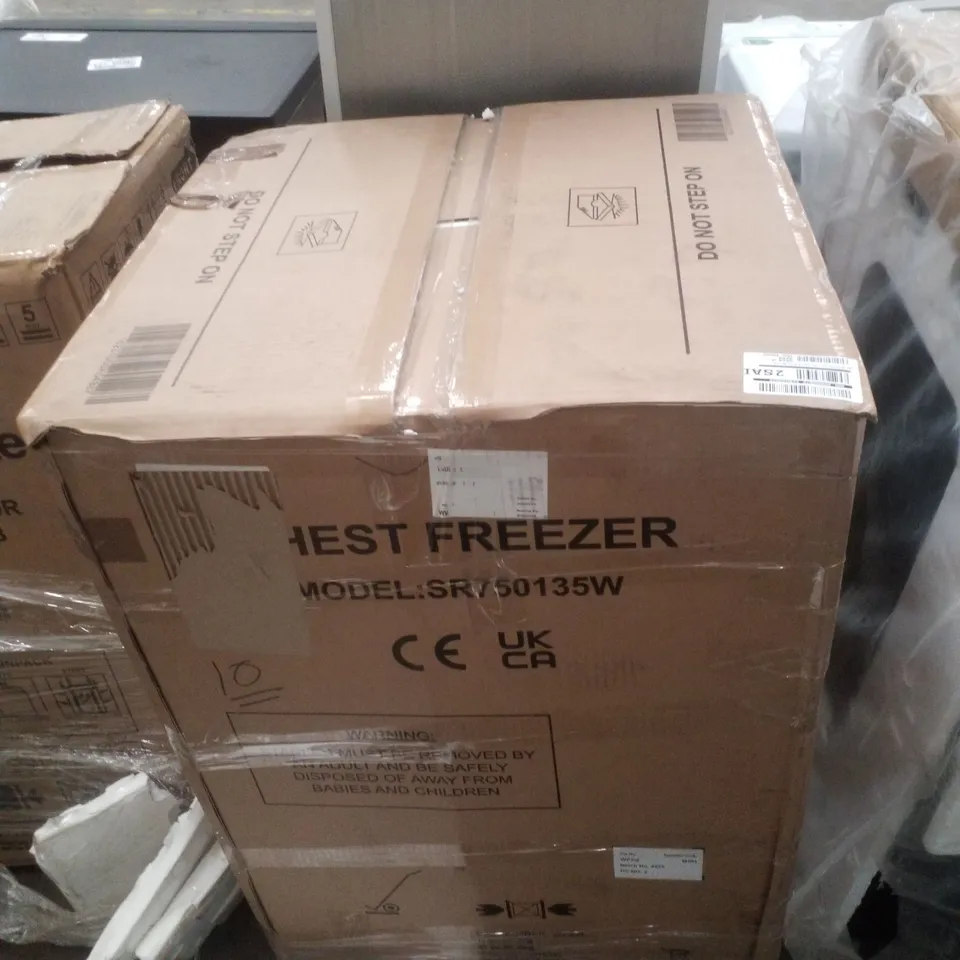 BOXED SWAN SR750135W 143L, 85CM TALL CHEST FREEZER - WHITE