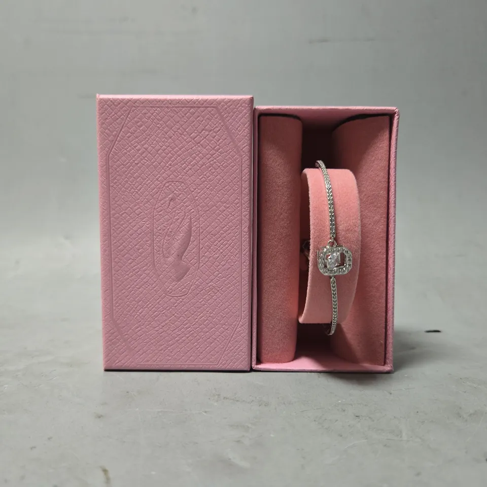 BOXED SWAROVSKI SOLITAIRE SQUARE BRACELET