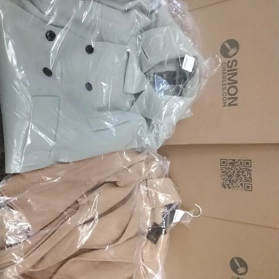 A PALLET CONTAINING APPROXIMATELY 100 BRAND NEW DESIGNER WOMEN'S CLOTHES WHICH INCLUDE; JD WILLIAMS DRESSES, COATS ETC