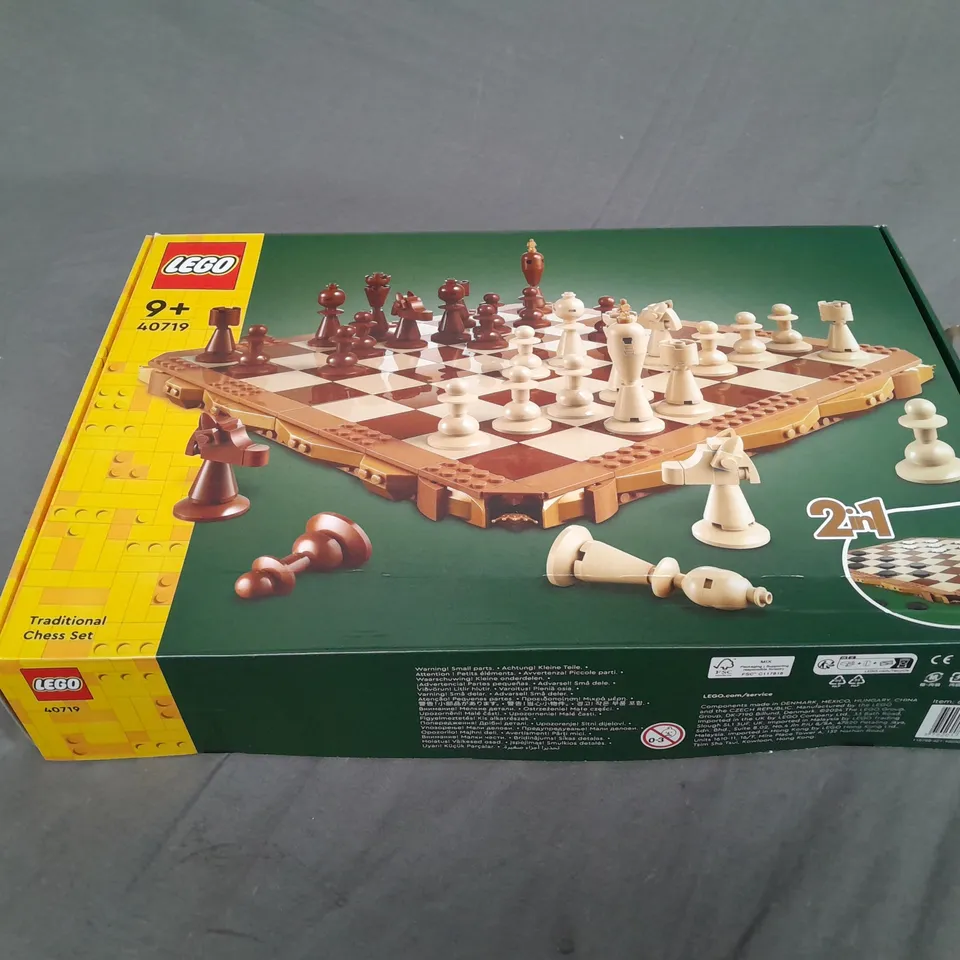 LEGO TRADITIONAL CHESS SET 