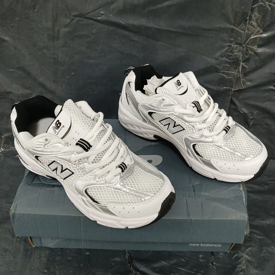 BOXED PAIR OF NEW BALANCE 530 BLACK/WHITE UK 5