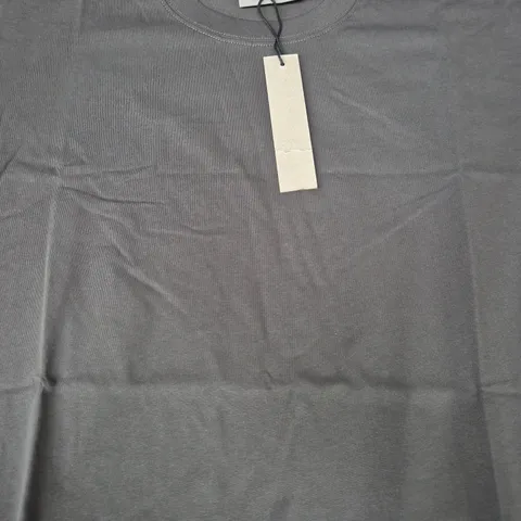 ESSENTIALS SHORT SLEEVE CREW NECK T-SHIRT IN GREY SIZE LARGE