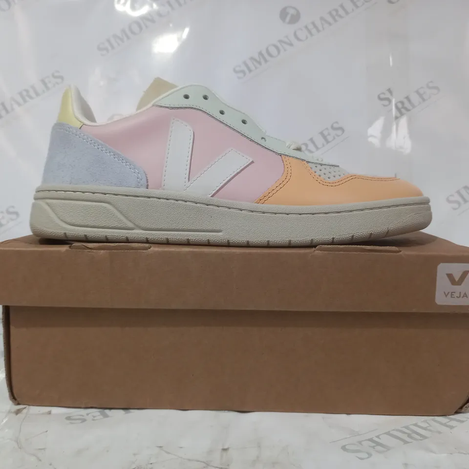 BOXED PAIR OF VEJA SHOES IN PASTEL MULTICOLOUR UK SIZE 7