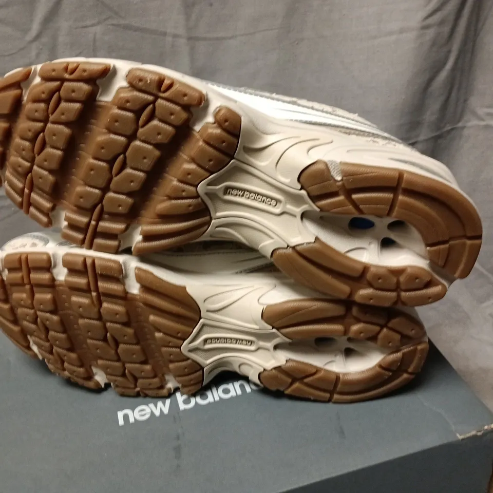 NEW BALANCE 740 LACE TRAINERS – BEIGE – UK7