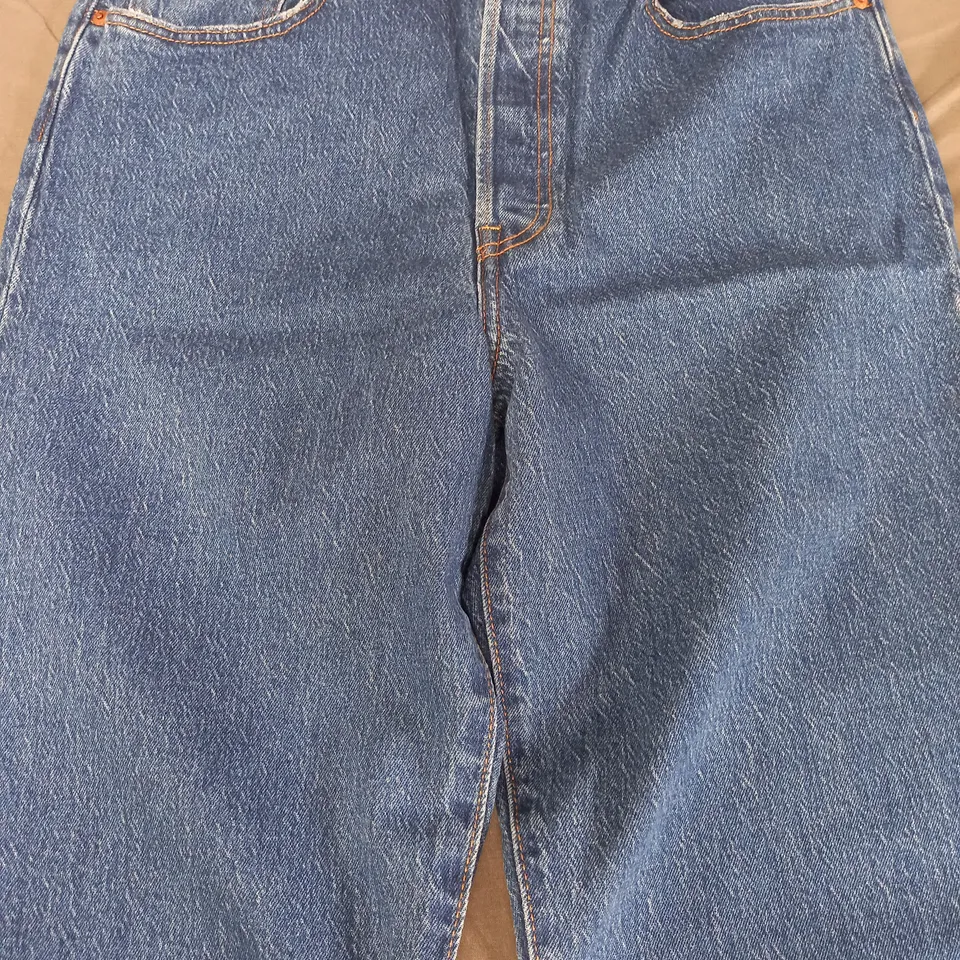 LEVI'S RIBCAGE STRAIGHT ANKLE JEANS IN BLUE SIZE 32/27
