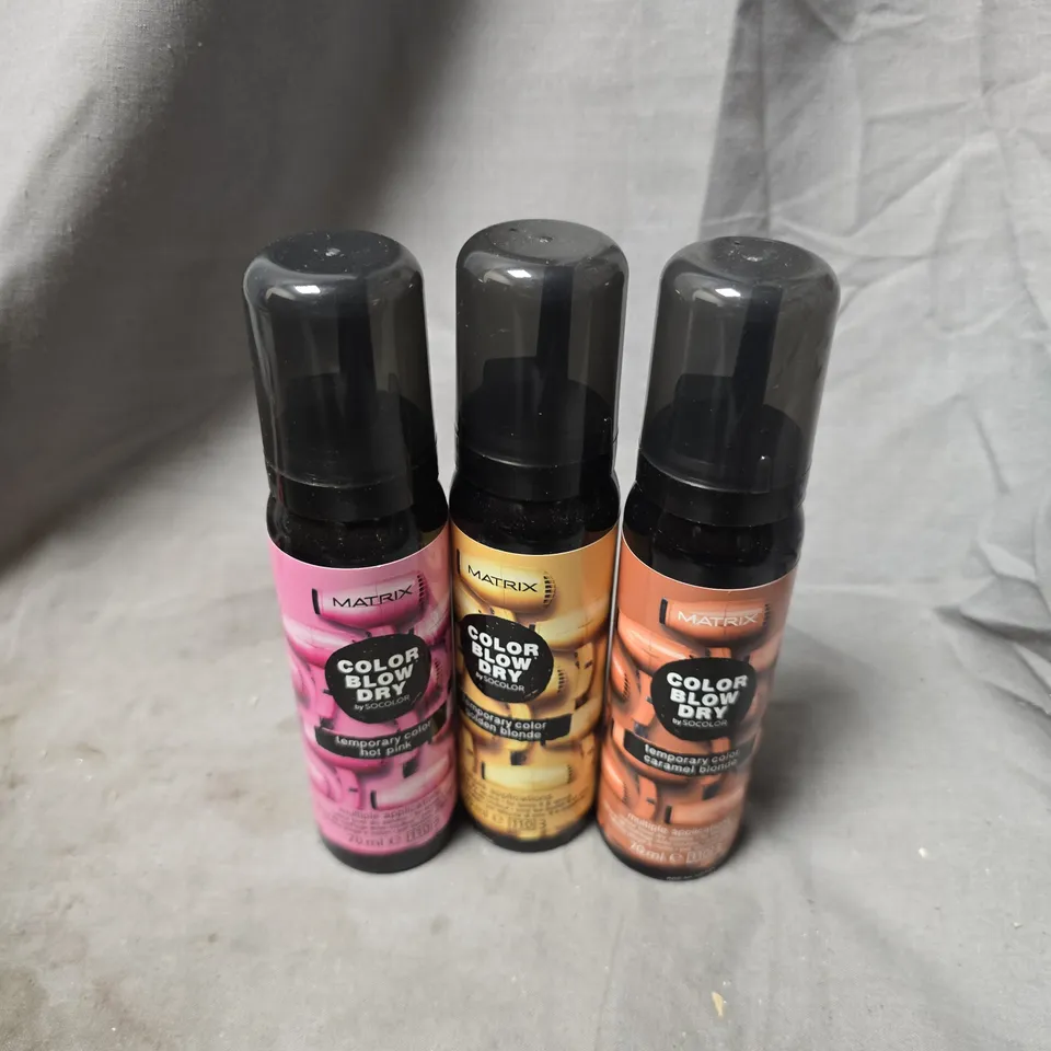 APPROXIMATELY 20 ASSORTED MATRIX BLOW DRY SPRAYS TO INCLUDE CARAMEL BLONDE, HOT PINK, GOLDEN BLONDE, ETC - COLLECTION ONLY