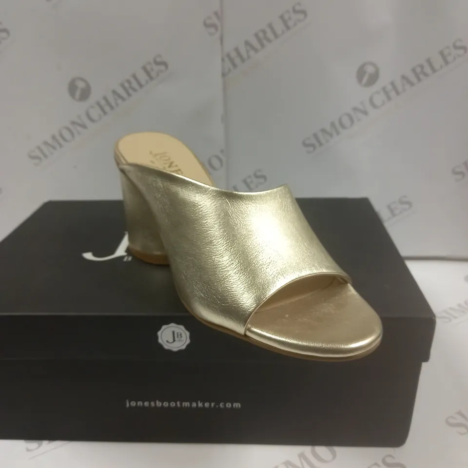 BOXED PAIR OF JONES BOOTMAKER LISETTA HEELED MULES IN GOLD UK SIZE 4 