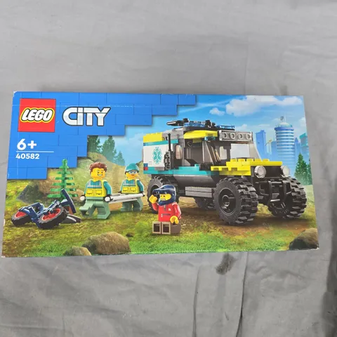 LEGO CITY 40582 BOXED SET WITH OFF-ROAD VEHICLE AND MINIFIGURES