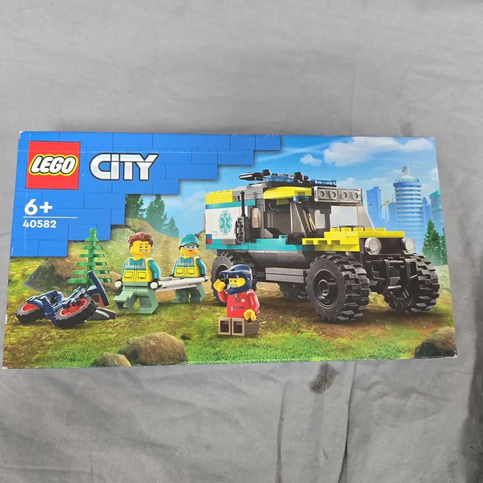 LEGO CITY 40582 BOXED SET WITH OFF-ROAD VEHICLE AND MINIFIGURES