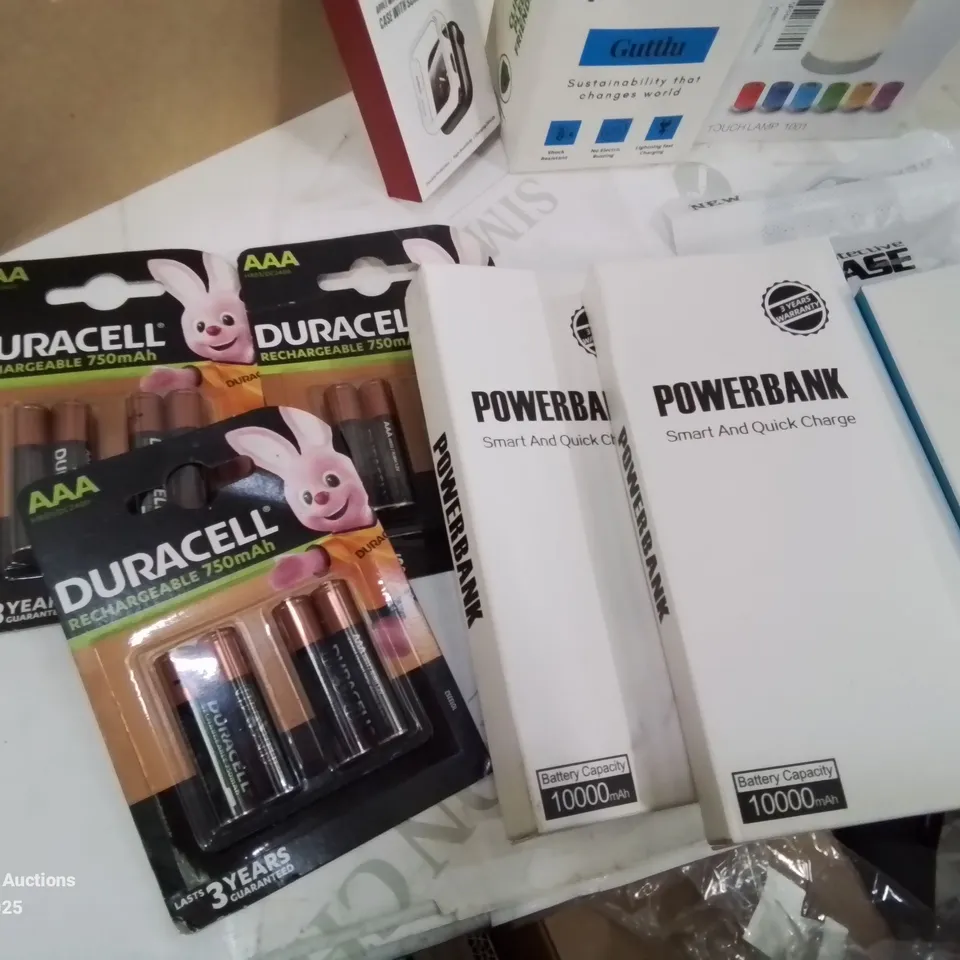 BOX CONTAINING LARGE AMOUNT OF BOXED ELECTRICAL ITEMS TO INCLUDE: SWITCH ACCESSORIES DELUXE CASE, RECHARGEABLE AAA BATTERIES, POWER BANKS, HALLOWEEN LIGHTS, CHARGING CABLES AND LOTS MORE.