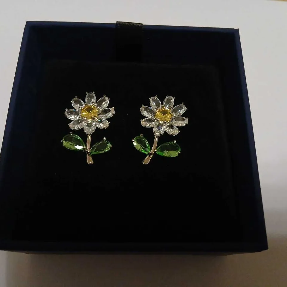 BUTLER & WILSON CRYSTAL DAISY EARRINGS 