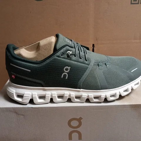 BOXED PAIR OF ON RUNNING CLOUD 6 OLIVE EVERGREEN SHOES – UK 8