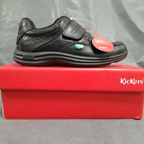 BOXED PAIR OF KICKERS REASAN STRAP LEATHER SHOES IN BLACK SIZE EU 32