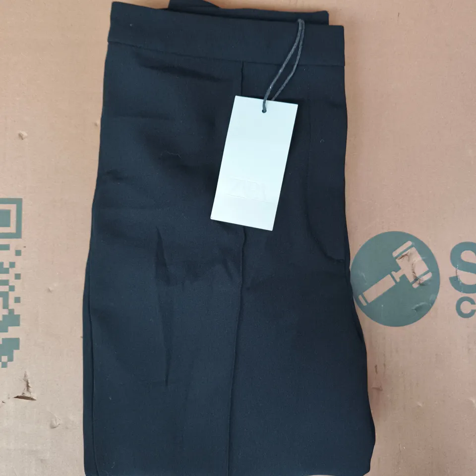 ZARA TROUSERS IN BLACK SIZE MEDIUM