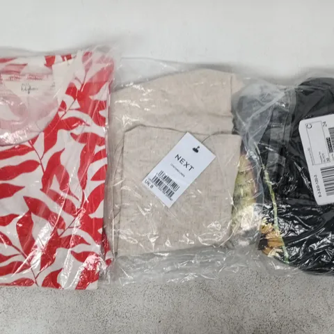 APPROXIMATELY 20 ASSORTED CLOTHING AND FASHION PRODUCTS IN VARIOUS STYLES AND SIZES - COLLECTION ONLY