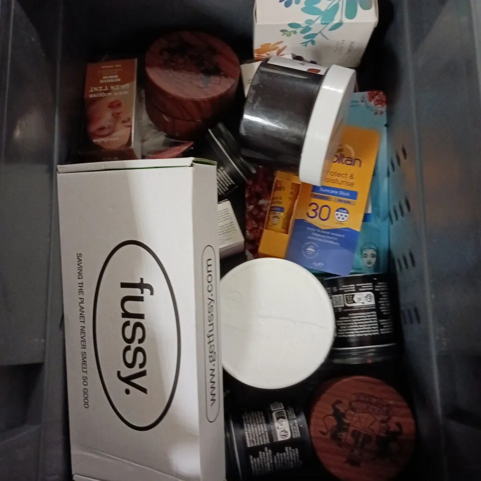 APPROXIMATEY 20 ASSORTED HEALTH AND BEAUTY PRODUCTS TO INCLUDE - WESTLAB EPSOM SALTS - THE BODY SHOP SLEEP BODY CREAM AND TROPIC BODY CLEANSER