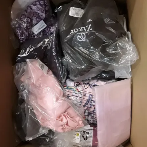 LARGE QUANTITY OF ASSORTED CLOTHING ITEMS TO INCLUDE SOCKS SHOES AND TOPS ECT