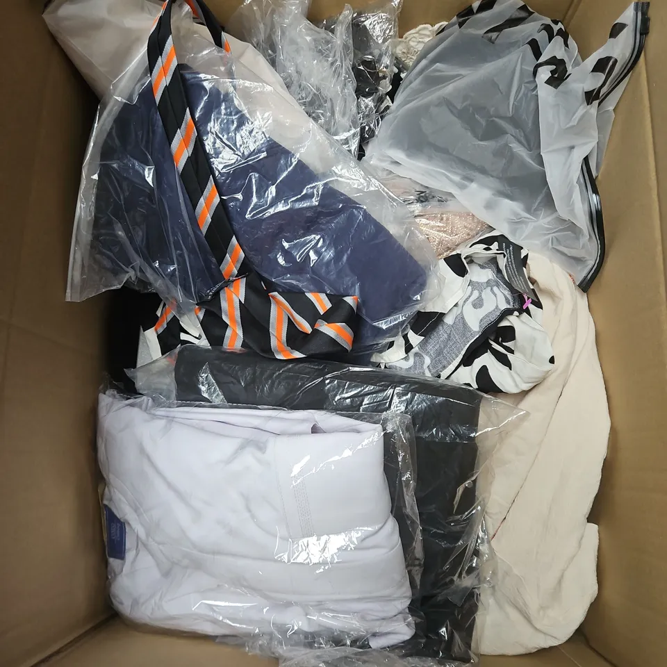 BOX OF APPROXIMATELY 20 ASSORTED CLOTHING ITEMS TO INCLUDE DRESS, JACKET, JEANS, ETC