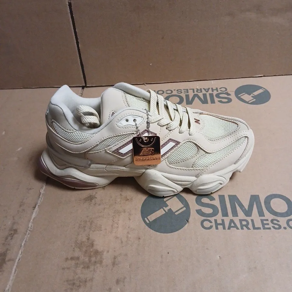 NEW BALANCE SNEAKERS – CREAM/OFF-WHITE MESH & SUEDE BOXED UK 6