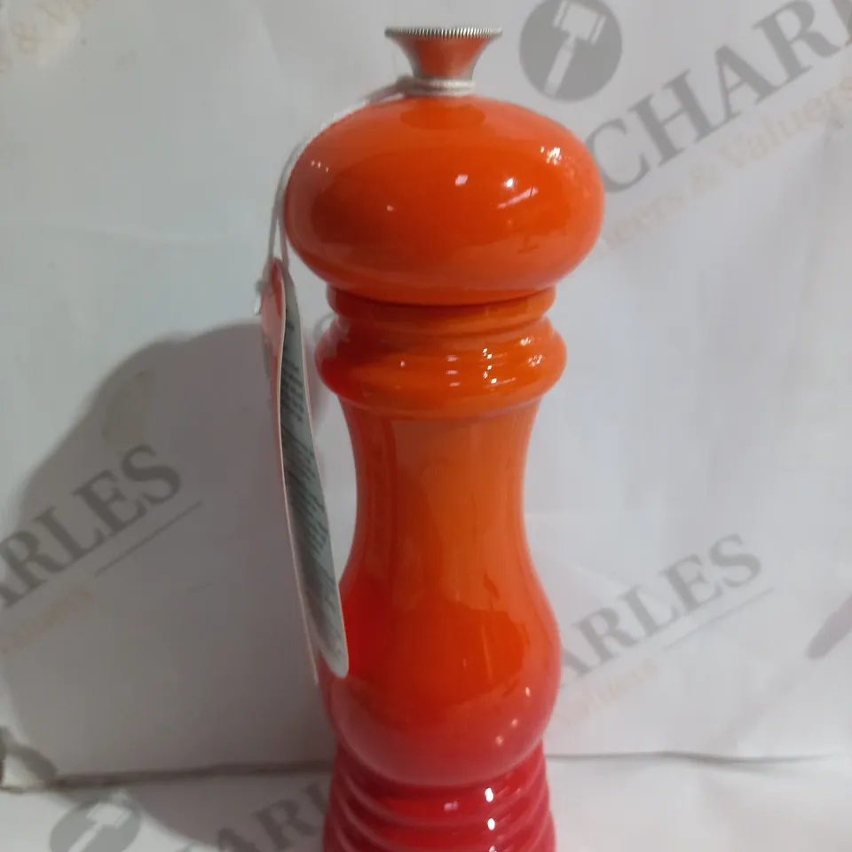 LE CREUSET CLASSIC SALT MILL