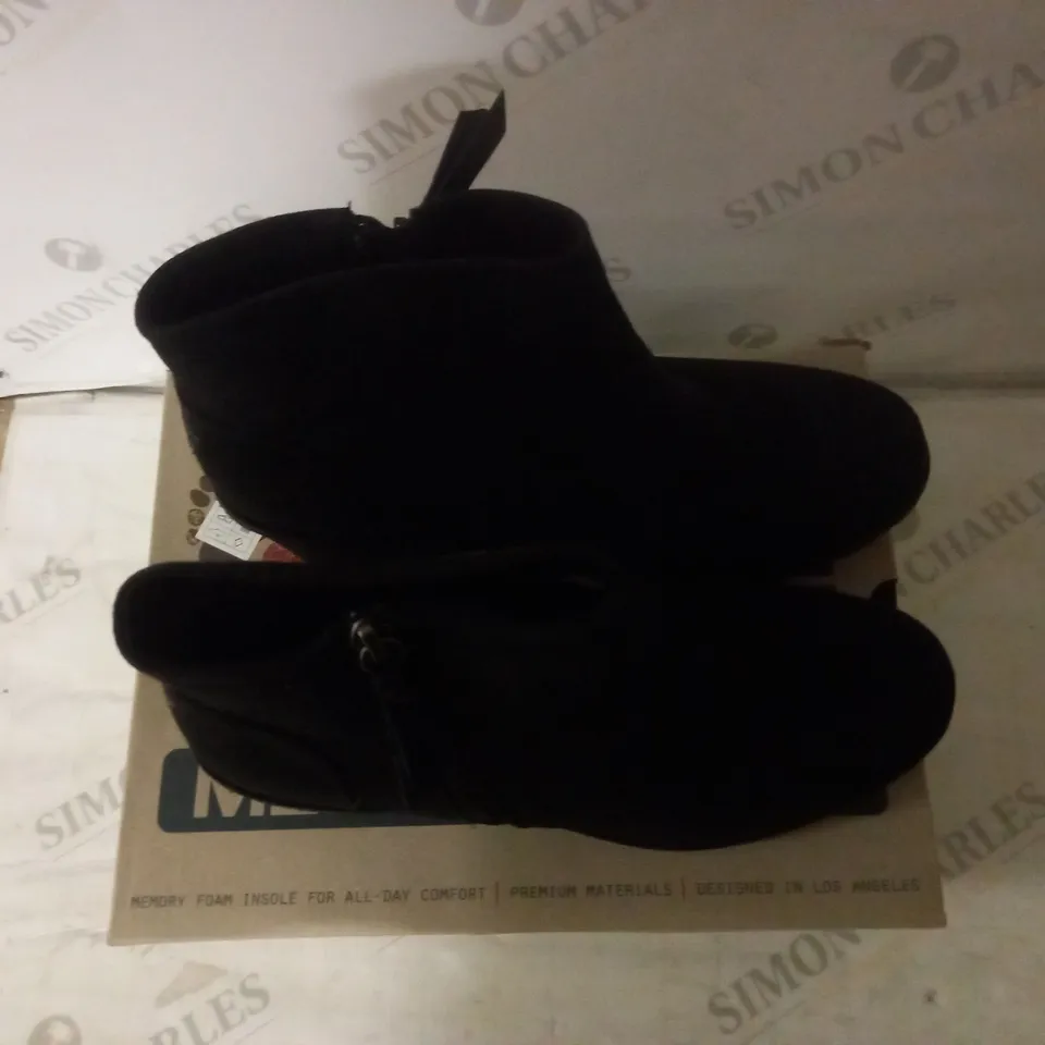 SKECHERS BOB'S TUMBLE WEED BOOTS, BLACK, UK 6