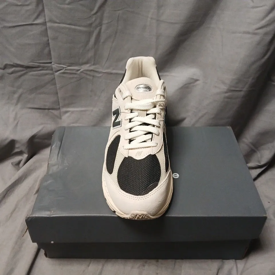 BOXED NEW BALANCE U2002RN SNEAKERS – UK 9, CREAM/BLACK