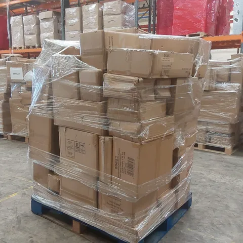 PALLET CONTAINING A VERY LARGE QUANTITY OF HOME LIGHTING PRODUCTS