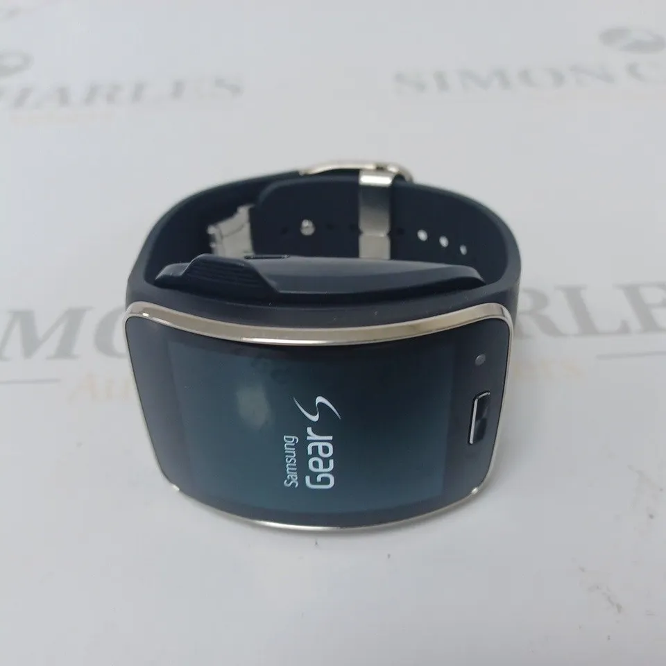 SAMSUNG GEAR S SMART WATCH WITH BATTERY PACK