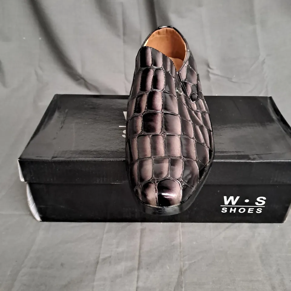 BOXED LOT OF APPROX. 11 PAIRS OF MENS SHOES. VARIOUS SIZES AND COLOURS