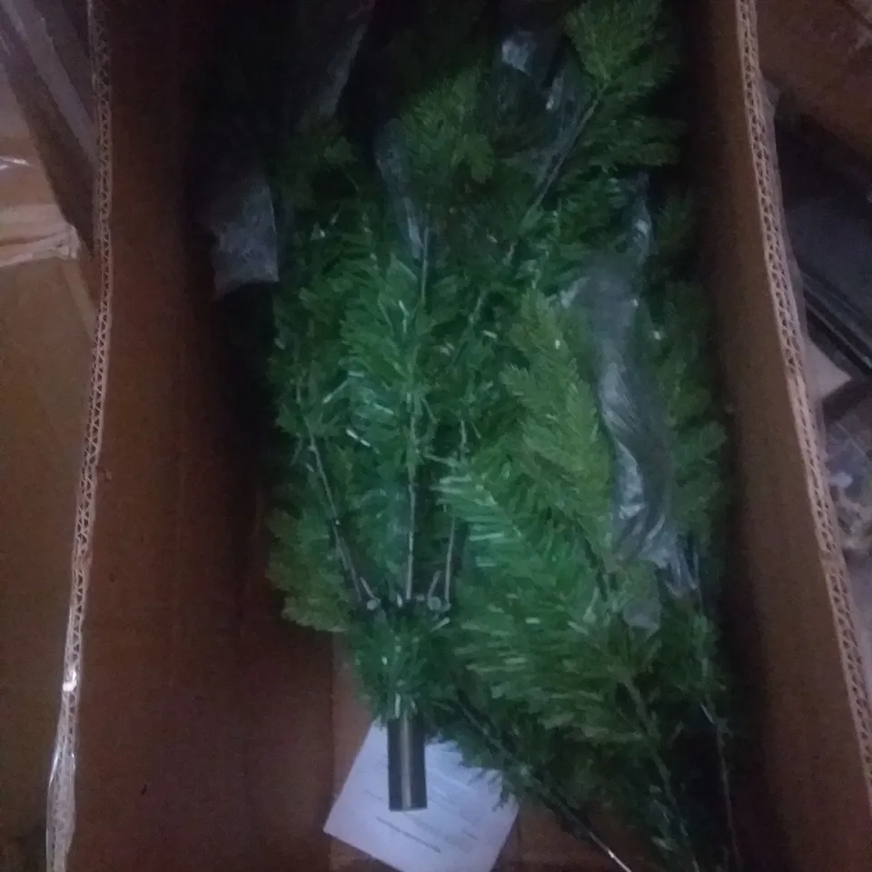 BOXED 150CM BORNE SPRUCE MIXED TREE