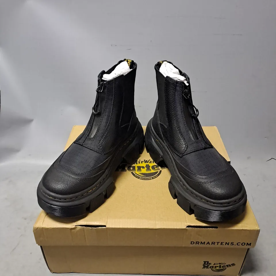 BOXED PAIR OF DR MARTENS LUNAR SORENTO RUBBER GRAINED LEATHER BOOTS IN BLACK SIZE 4