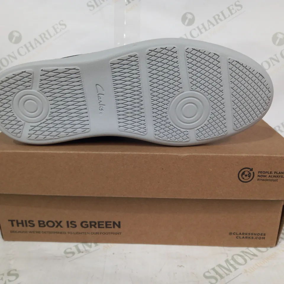 BOXED PAIR OF CLARKS CAMBRO RACE SHOES IN BLACK UK SIZE 9