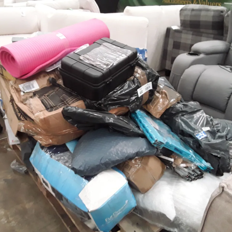 PALLET OF ASSORTED PRODUCTS TO INCLUDE SOFT PLAY PENS, PET CAR SEATS AND SHOE STAORAGE BOX ECT  