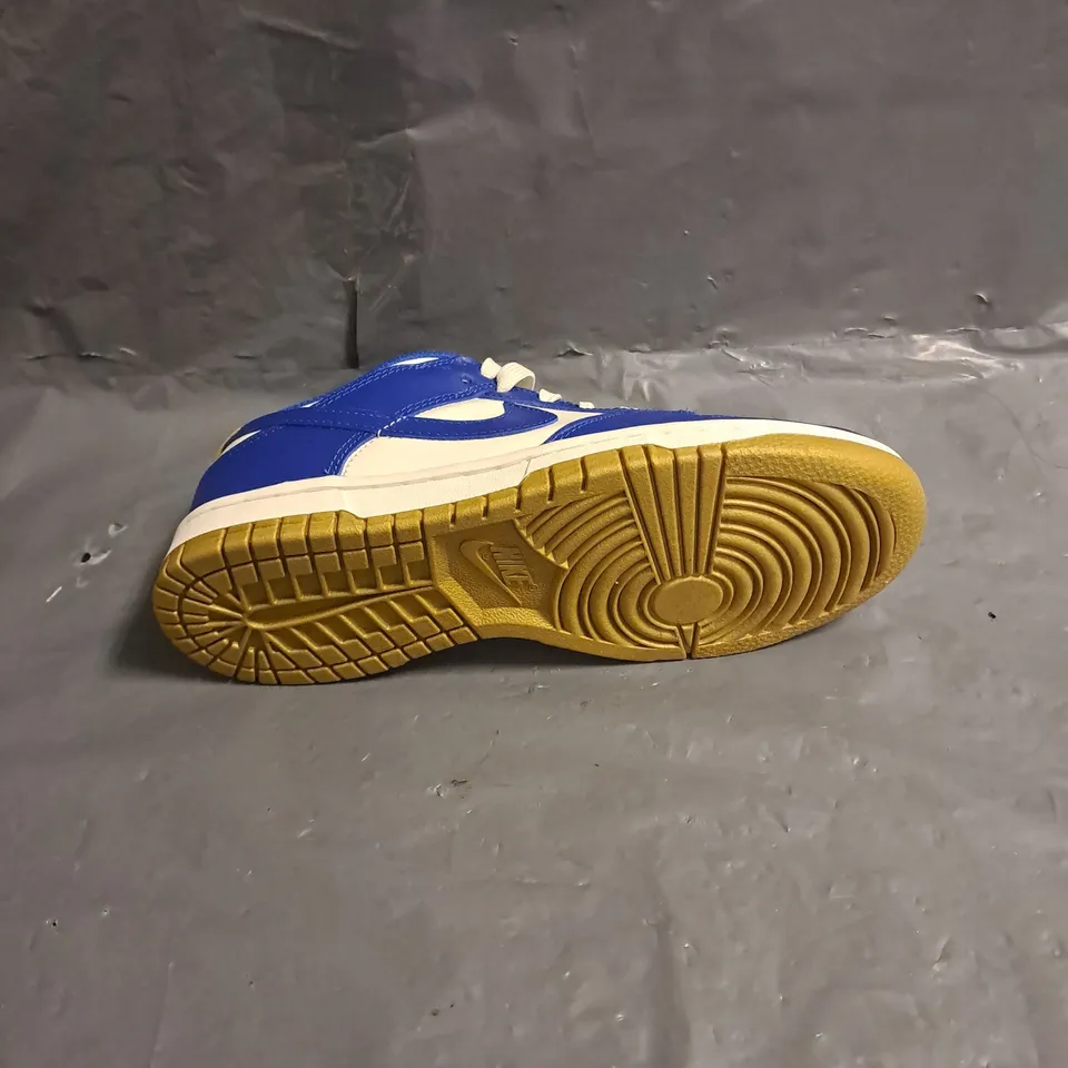 PAIR OF NIKE WOMENS DUNK LOW TRAINERS IN BLUE/WHITE SIZE UK 3