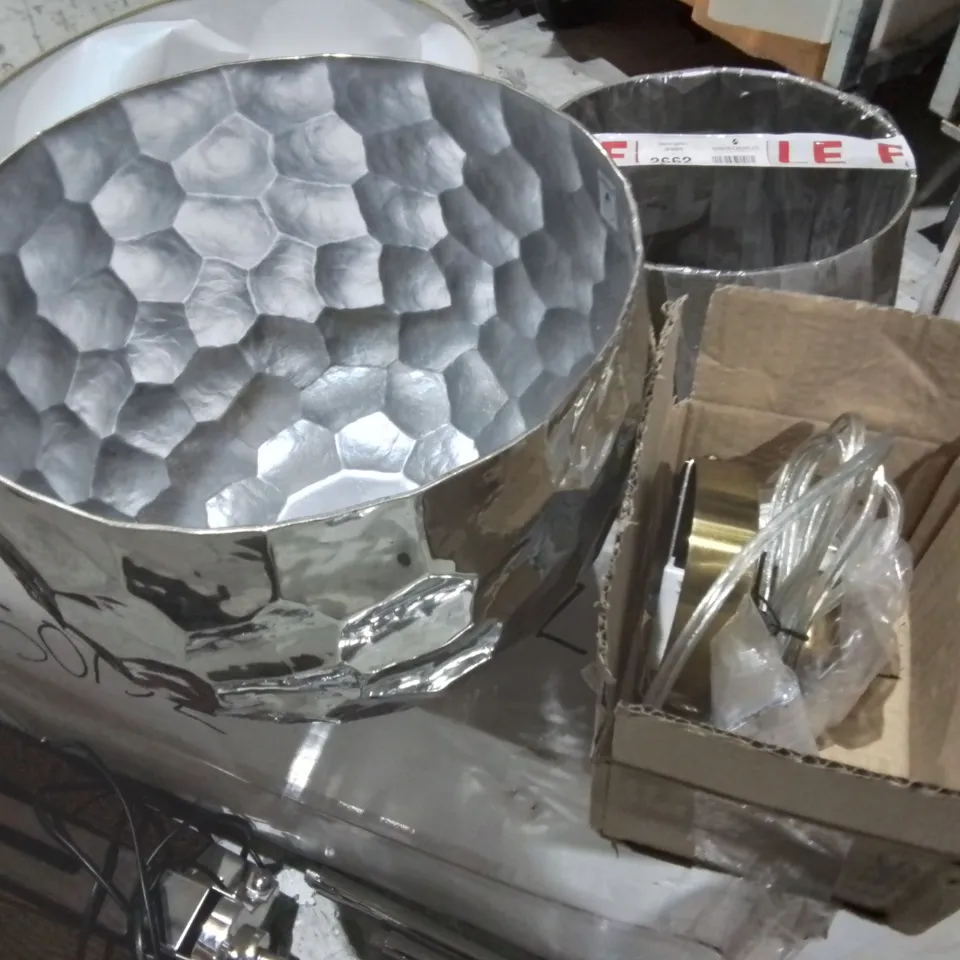 LOT OF 7 ASSORTED LIGHTING ITEMS TO INCLUDE FLOOR LAMP PARTS, LIGHT SHADES AND FITTINGS