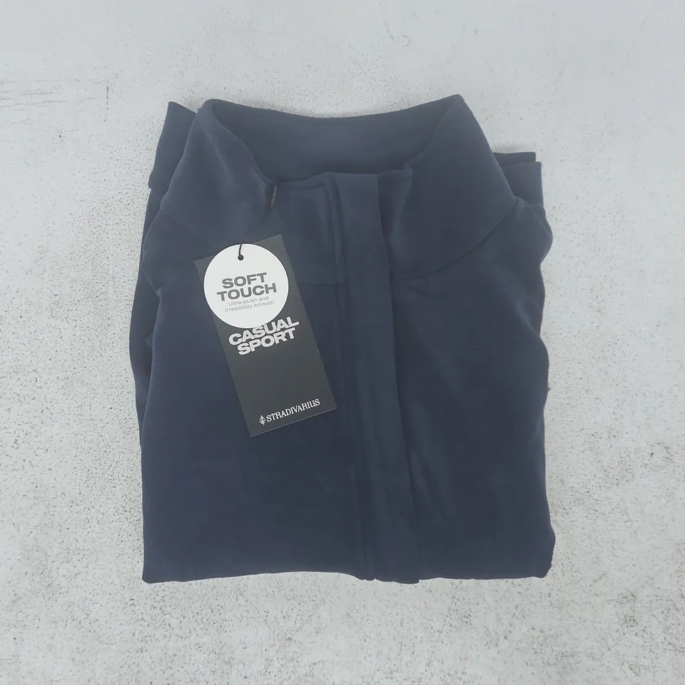 STRADIVARIUS CASUAL SPORT SOFT TOUCH LONG SLEEVE 1/2 ZIP TOP IN NAVY SIZE SMALL