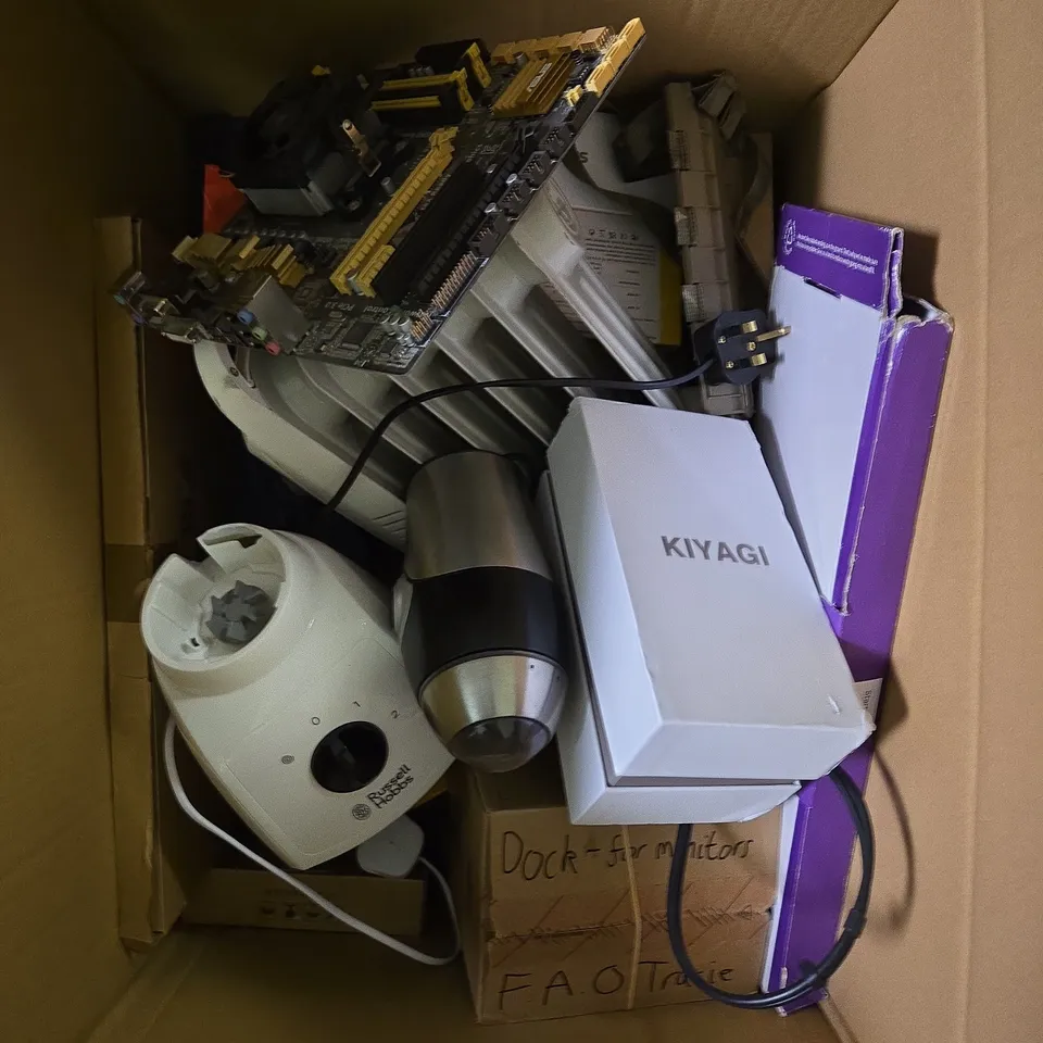 APPROXIMATELY 15 ASSORTED ELECTRICAL PRODUCTS TO INCLUDE RADIATOR, WIRELESS KEYBOARD, BLENDER ETC - COLLECTION ONLY 