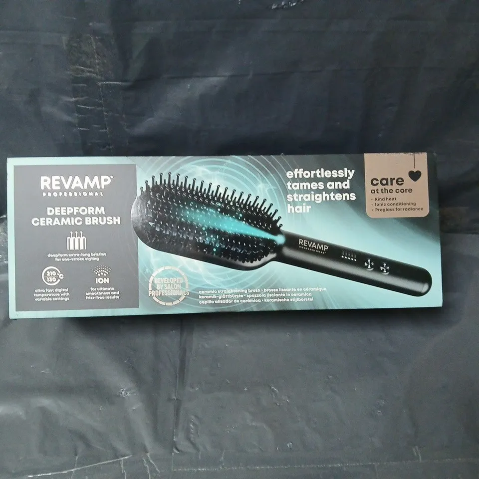 REVAMP DEEPFORM CERAMIC BRUSH – PROFESSIONAL HAIR TOOL