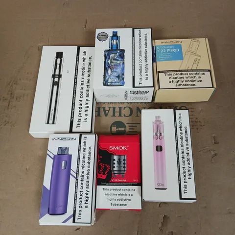 APPROXIMATELY 20 VAPES, E-CIGARETTES & ACCESSORIES TO INCLUDE - ENDURA T22 PRO - ENDURA M18 - INNOKIN ADEPT ZLIDE - ETC