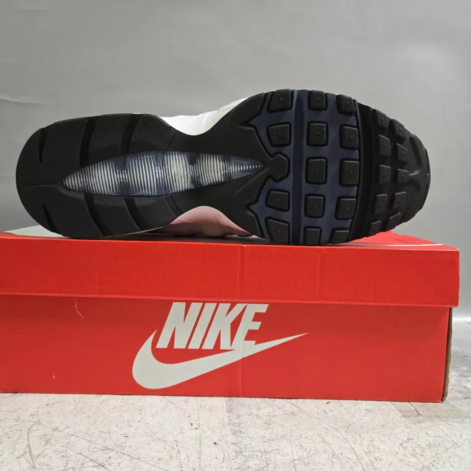 BOXED PAIR OF NIKE AIR MAX 95 SHOES IN WHITE/BLUE SIZE UK 11