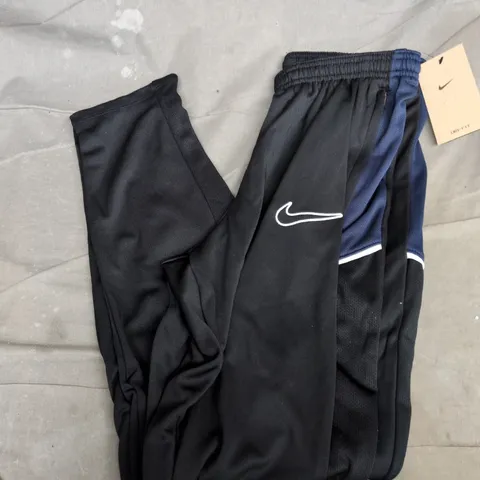 NIKE DRI-FIT STANDARD FIT TRACKSUIT BOTTOMS IN BLACK - MEDIUM