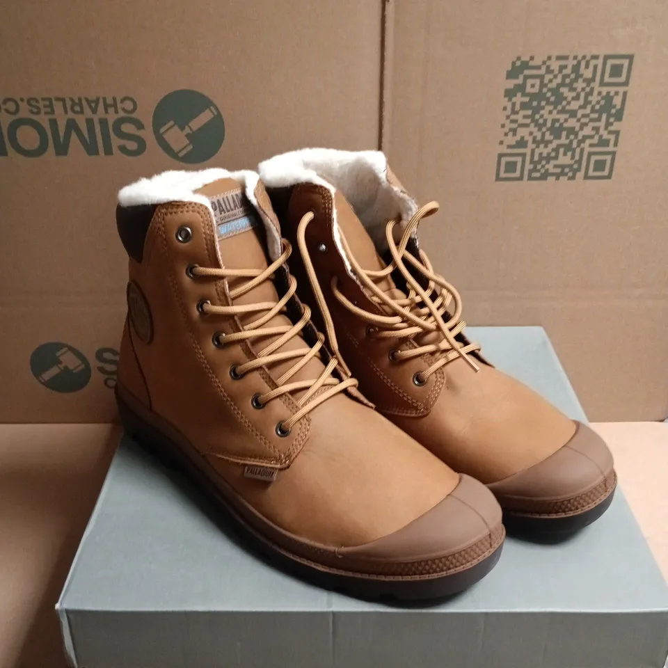 BOXED PAIR OF PALLADIUM PAMPA SPORT CUFF BOOTS - 12