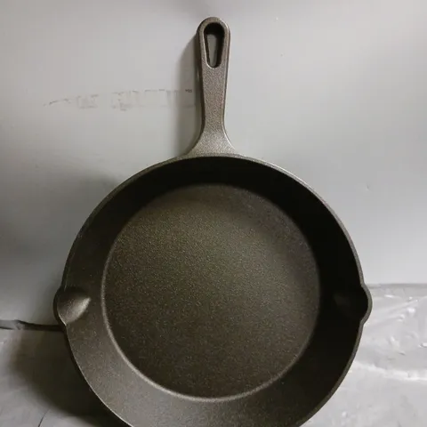 UNBRANDED CAST IRON PAN 