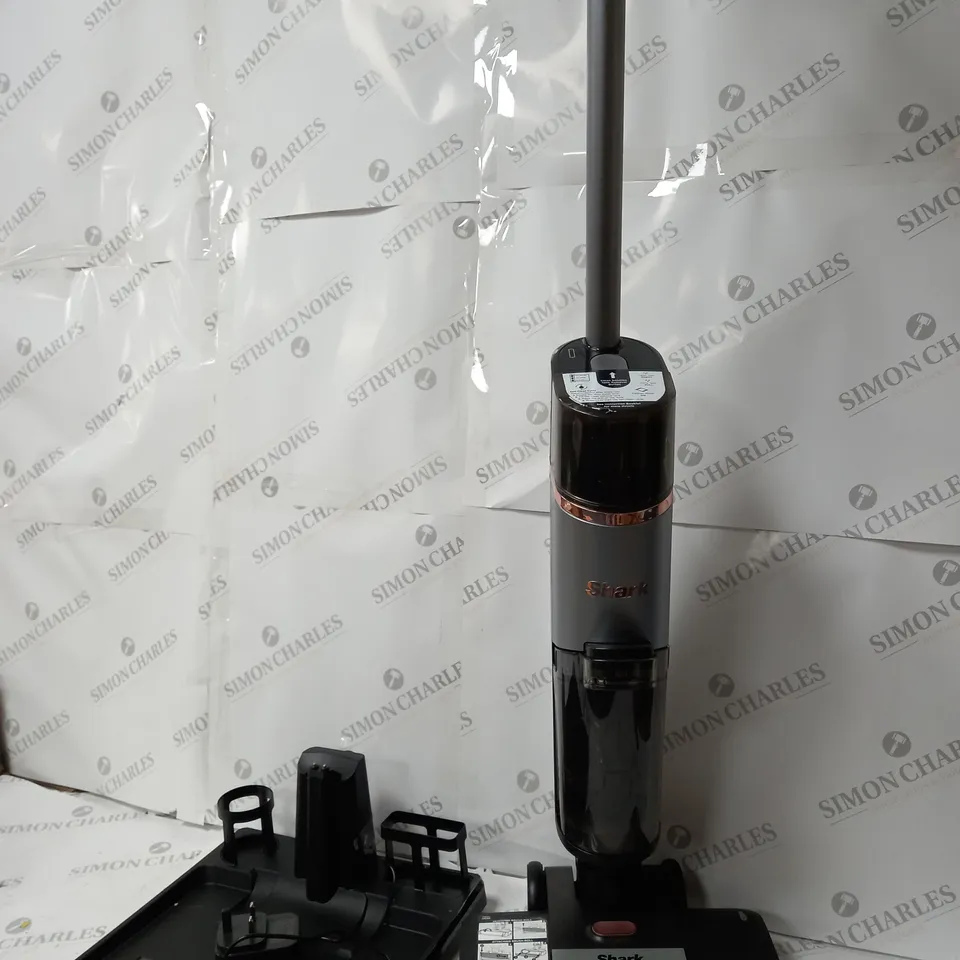 SHARK CORDLESS VACCUM CLEANER