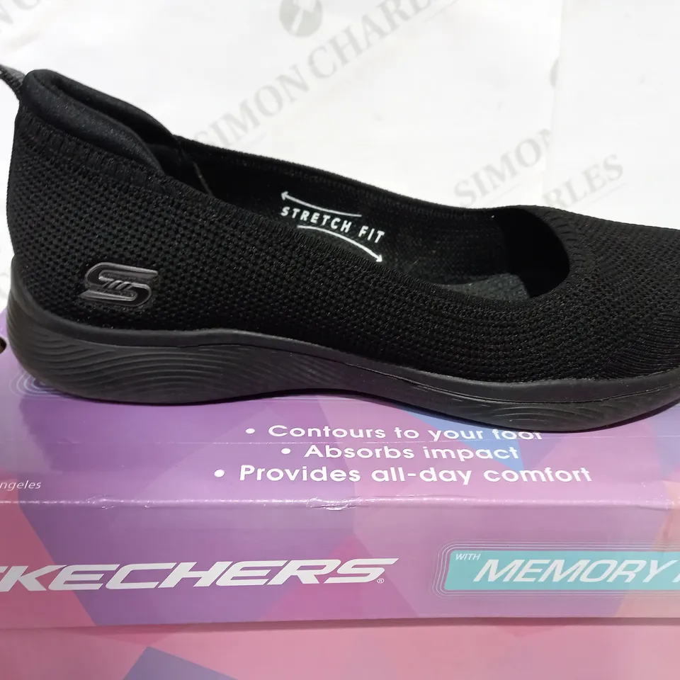 BOXED PAIR OF SKECHERS BLACK PUMP  - SIZE 6