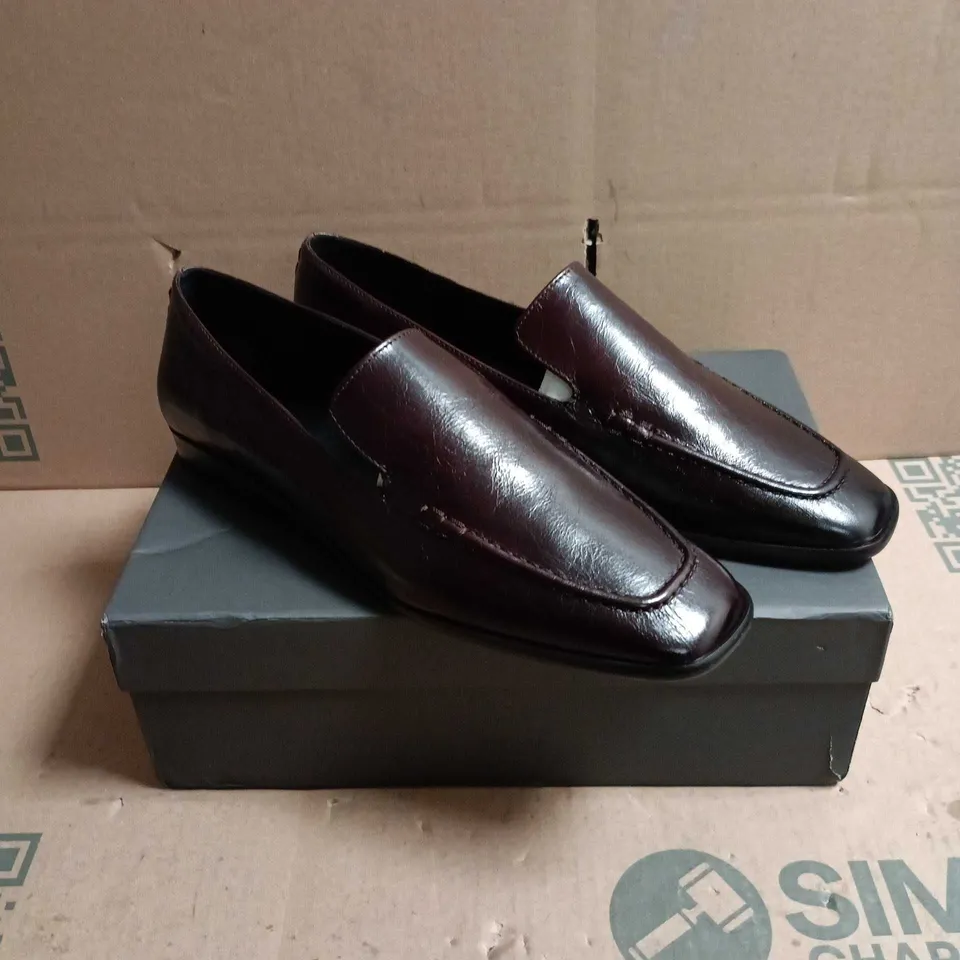 BOXED PAIR OF ARRANGE BROWN LEATHER SLIP-ON LOAFERS - 7