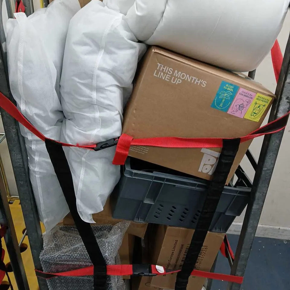 APPROXIMATELY 10 ASSORTED ITEMS TO INCLUDE WEIGHTS, PILLOWS, POT GANG SET, ETC