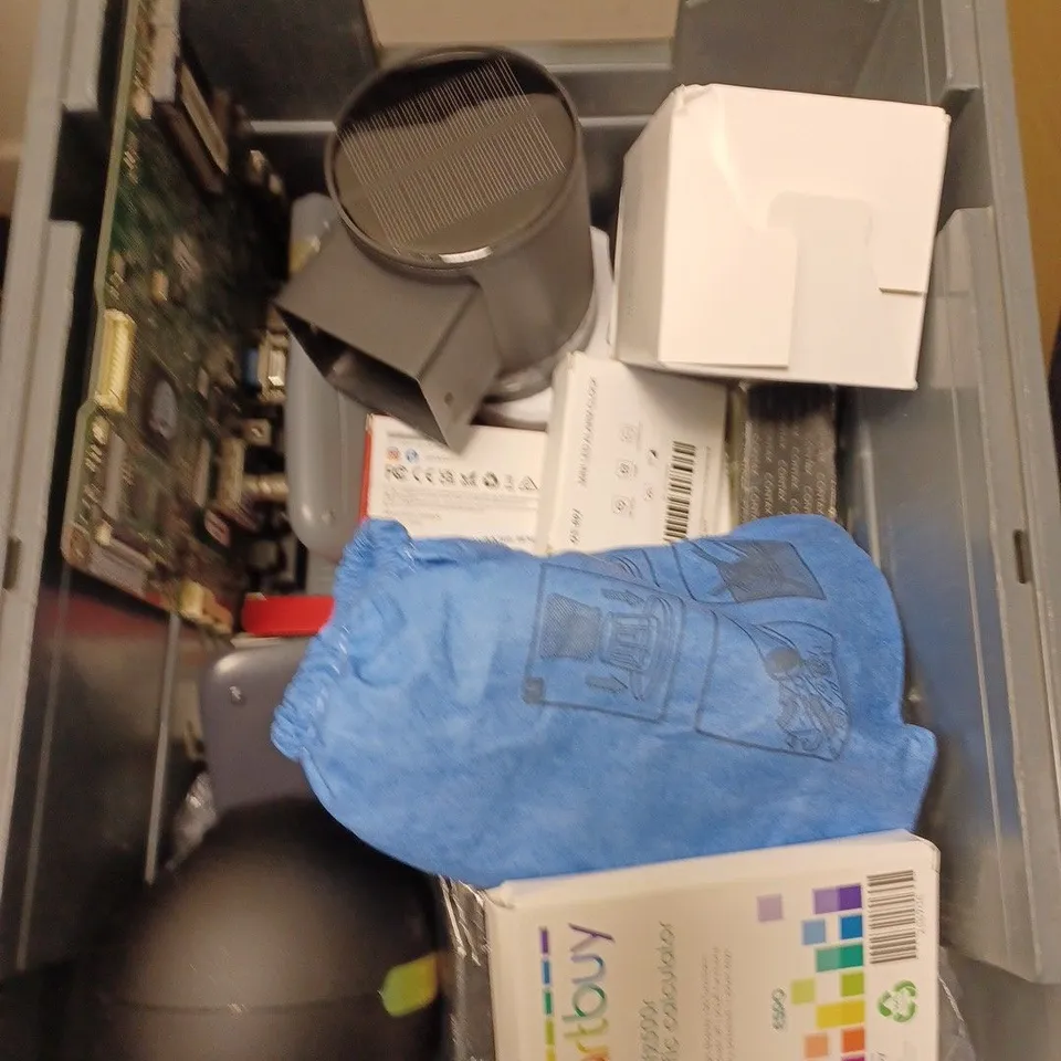 APPROXIMATELY 20 ASSORTED ELECTRICAL & HOMEWARE PRODUCTS TO INCLUDE WIRELESS MOUSE, BLUETOOTH SPEAKER, ALARM CLOCK ETC 