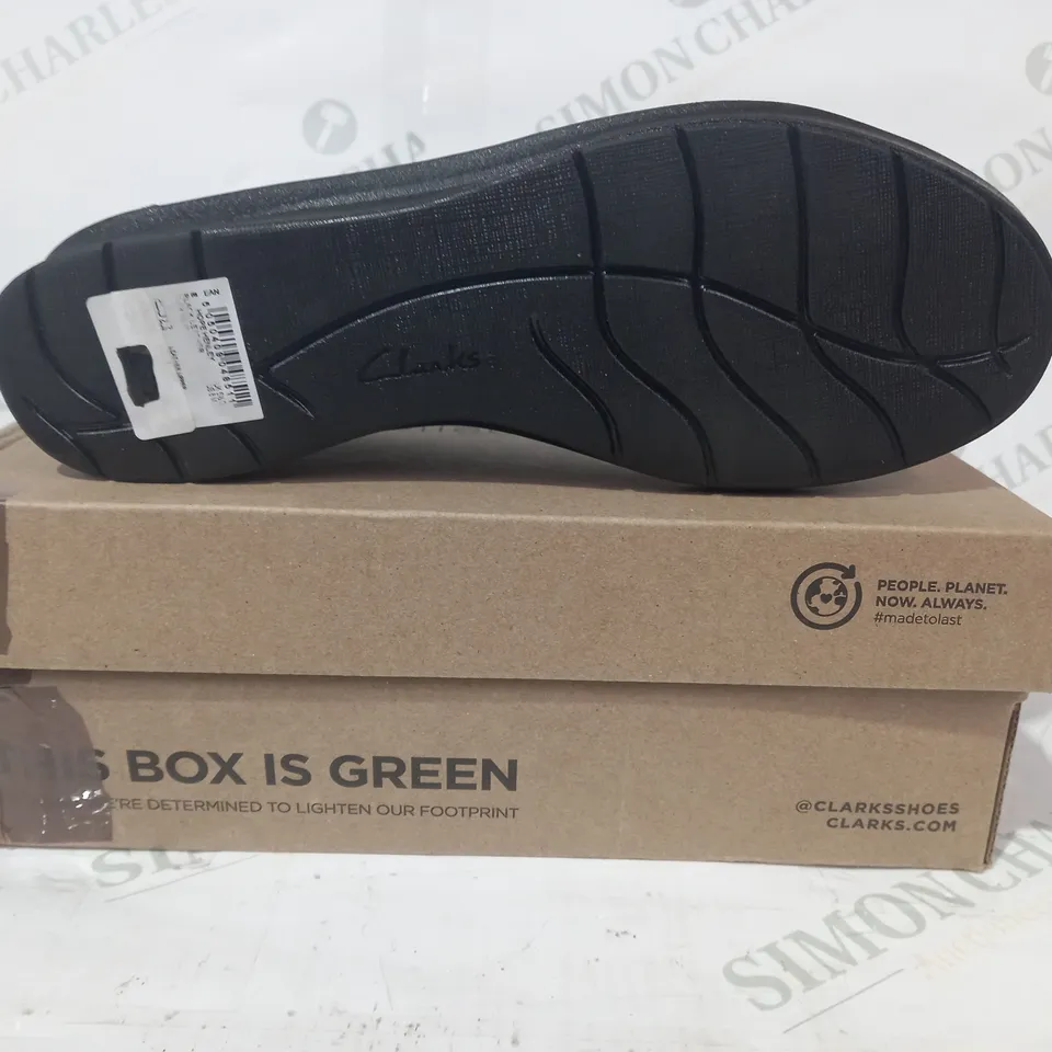 BOXED PAIR OF CLARKS HOPE HENLEY LEATHER SHOES IN BLACK UK SIZE 5.5