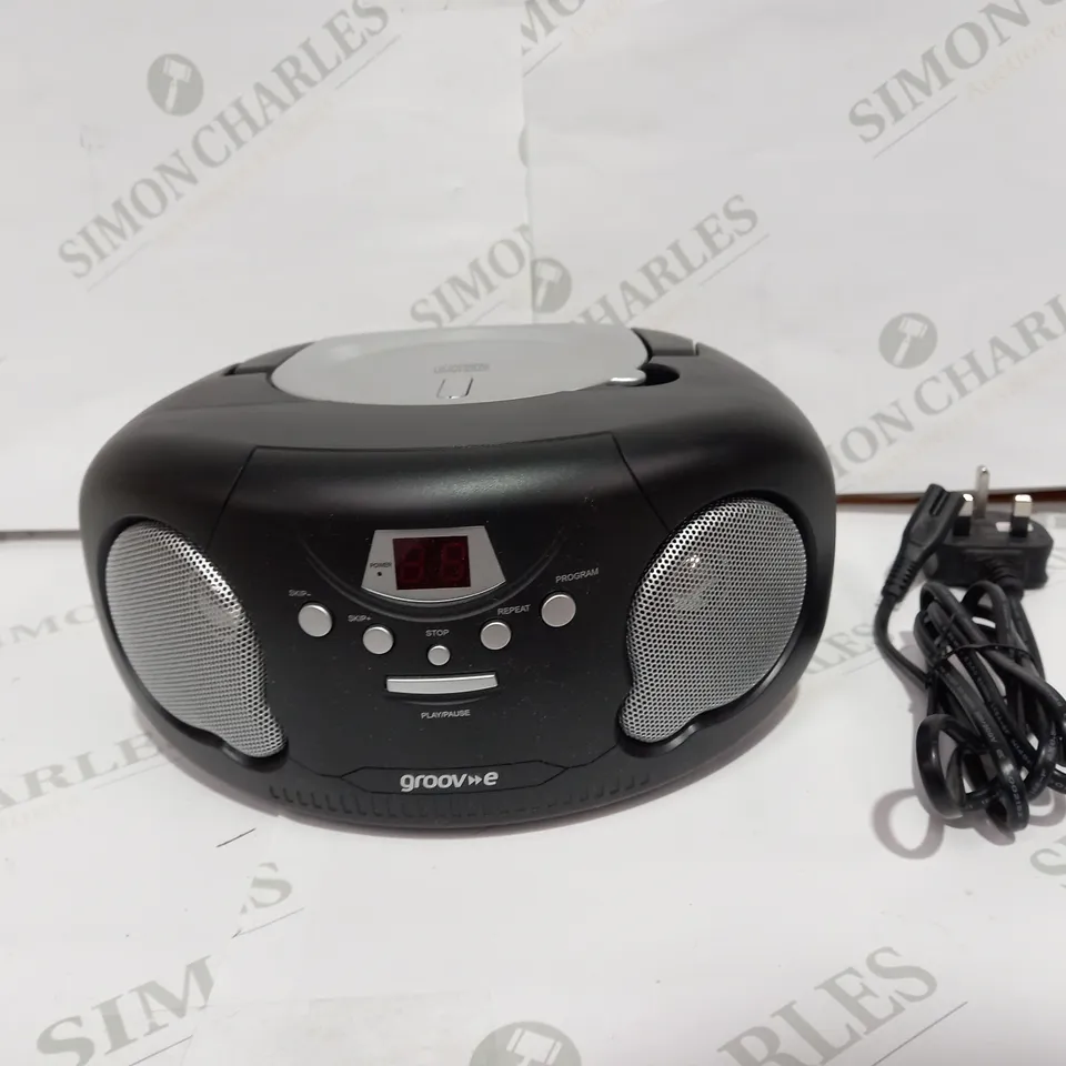ORIGINAL BOOM BOX PORTABLE CD PAYER